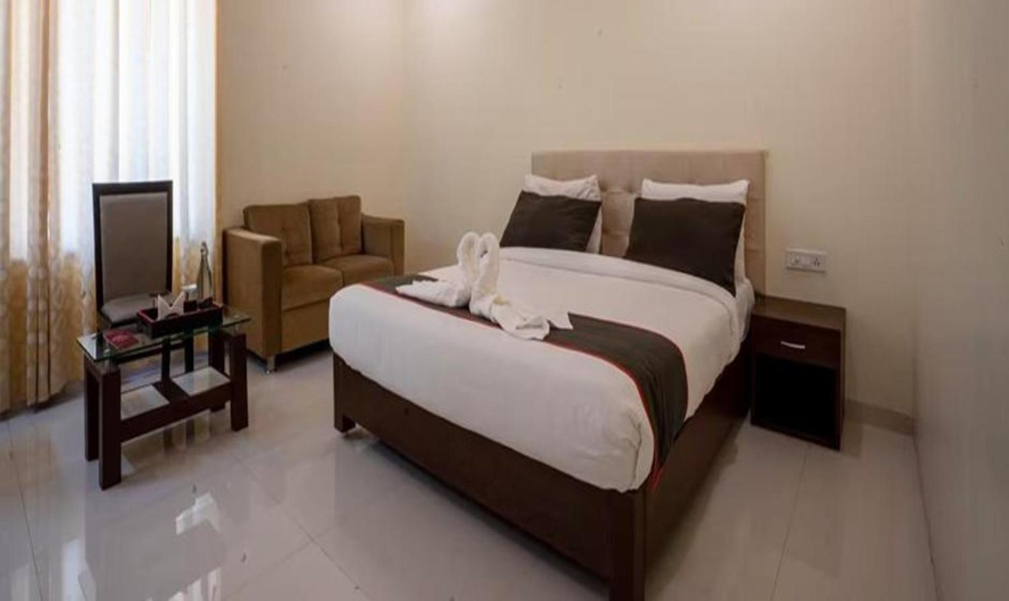 Capital O 16971 Hotel Lorven Визакхапатнам Екстериор снимка