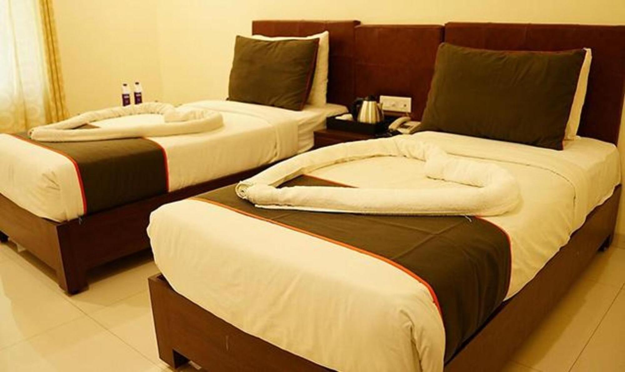 Capital O 16971 Hotel Lorven Визакхапатнам Екстериор снимка